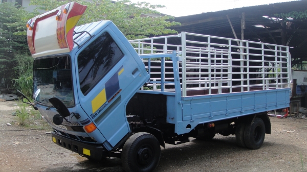 ดาวน์85000 ISUZU NKR เครื่อง4BE1(110แรง) แอร์ ฟิล์ม เพาเวอร์ ยางดี คัสฃีสวย ราคาถูก