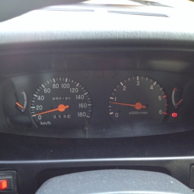 ปี2000สตาด้าสี่คูณสี่ สีม่วงเทารถมือเดียววิ่งน้อยขับดีมากน ระบบโฟร์วิลใช้ได้ปกติ เครื่อง2800cc แอร์เย็นฉ่ำ ยางดีระบบไฟใช้ได้หมดราคา188,000บาท ติดต่อคุณเอ๋ 092-6356419