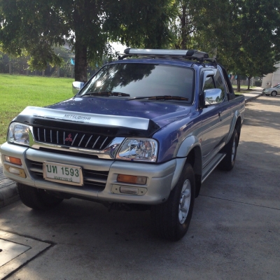 ปี2000สตาด้าสี่คูณสี่ สีม่วงเทารถมือเดียววิ่งน้อยขับดีมากน ระบบโฟร์วิลใช้ได้ปกติ เครื่อง2800cc แอร์เย็นฉ่ำ ยางดีระบบไฟใช้ได้หมดราคา188,000บาท ติดต่อคุณเอ๋ 092-6356419