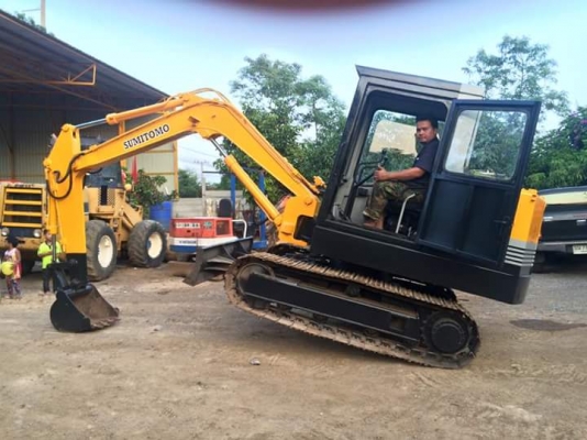 ขายรถขุดSUMITOMO SH120ขนาดเทียบเท่าPC-50เครื่องISUZU4สูบเครื่องดีระบบดีปั๊มแรง ราคา280,000฿สนใจติดต่อ 083-3436937 line:mjkodream