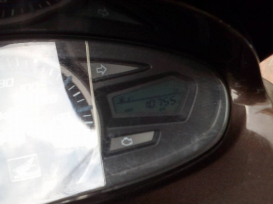 ขาย Honda PCX 150 i ปี 56 เดือน พ.ย. สีน้ำตาล เครื่องดีเดิมๆ ชุดสีีมีรอยด้านข้างนิดหน่อย วิ่งน้อย ฝรั่งใช้คนเดียว เล่มพร้อมโอน