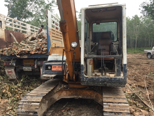 ขายรถแบคโฮ KOMATSU PC60-6 เอกสารเล่มทะเบียน ระบบไฟเต็ม ราคา 480000