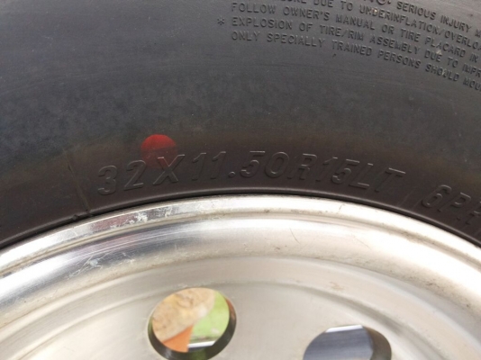 ล้อ emr 320 ลาย mickey thomson พร้อมยาง mud maxxis bighorn สภาพเหมือนยางใหม่