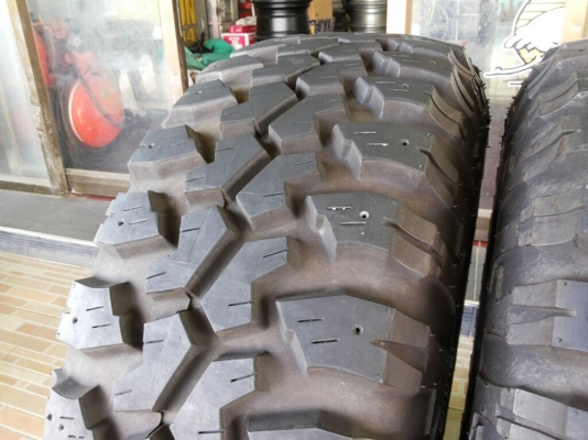 ล้อ emr 320 ลาย mickey thomson พร้อมยาง mud maxxis bighorn สภาพเหมือนยางใหม่