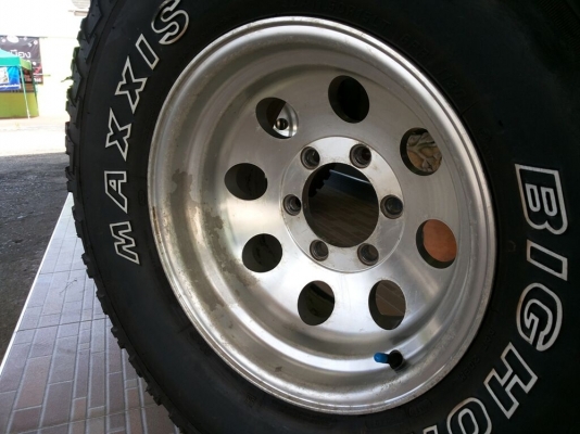 ล้อ emr 320 ลาย mickey thomson พร้อมยาง mud maxxis bighorn สภาพเหมือนยางใหม่