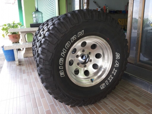 ล้อ emr 320 ลาย mickey thomson พร้อมยาง mud maxxis bighorn สภาพเหมือนยางใหม่