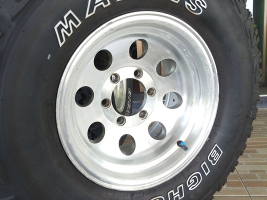 ล้อ emr 320 ลาย mickey thomson พร้อมยาง mud maxxis bighorn สภาพเหมือนยางใหม่