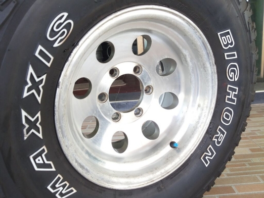 ล้อ emr 320 ลาย mickey thomson พร้อมยาง mud maxxis bighorn สภาพเหมือนยางใหม่