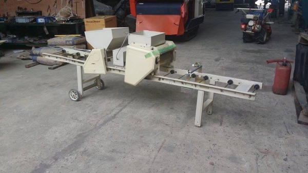 เครื่องโรยเมล็ด SUZUTEC  เก่าญี่ปุ่น รุ่น HK-15  สภาพสวยพร้อมใช้งาน เหมาะสำหรับนาดำ