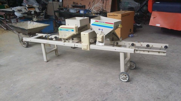 เครื่องโรยเมล็ด SUZUTEC  เก่าญี่ปุ่น รุ่น HK-15  สภาพสวยพร้อมใช้งาน เหมาะสำหรับนาดำ