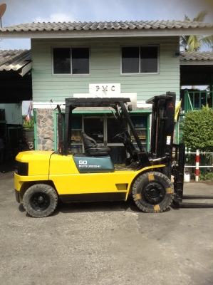 +++ ขายโฟล์คลิฟท์  MITSUBISHI FD50  ขนาด  5  ตัน   (ปรับสภาพใหม่  พร้อมใช้)   เครื่องยนต์ดีเซล  เสา  3  เมตร  เกียร์ออโตเมติค  งา  1,220  มม.  ยางตัน