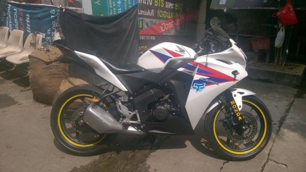 ขายลูกเดียว CBR150iปี2012สวยๆ รถบ้านสภาพจบ