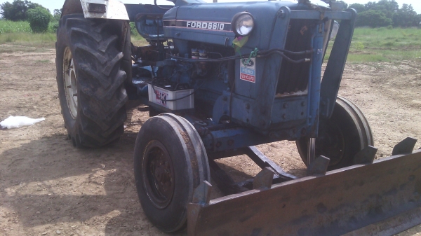 ขายรถไถFORD รุ่น6600 T5ท่่อนท้าย5000 สวยเดิมพร้อมใช้งานเอกสารเล่มทะเบียน