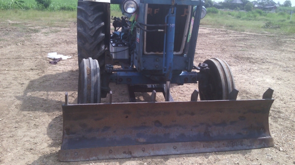 ขายรถไถFORD รุ่น6600 T5ท่่อนท้าย5000 สวยเดิมพร้อมใช้งานเอกสารเล่มทะเบียน