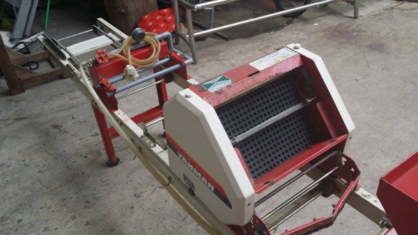 เครื่องโรยเมล็ด YANMAR  เก่าญี่ปุ่น รุ่น YPH301  สภาพสวยพร้อมใช้งาน