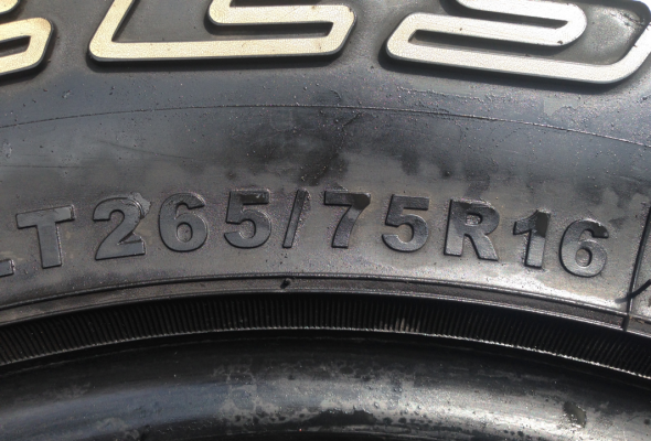 ยาง Mud Deestone 265 75 16 ปี12 พร้อมใช้งาน ราคาไม่แพง