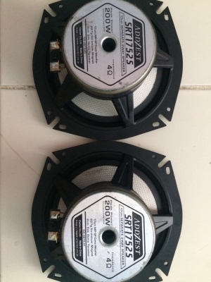 ADDZEST SRT1752S รุ่นค่อนข้างใหญ่ 6.5นิ้ว 200W โครงหล่อ แม่เหล็กก้อน กรวยเคฟล่า เสียงกลางชัด เบสนุ่ม มือ2 ญี่ปุ่น