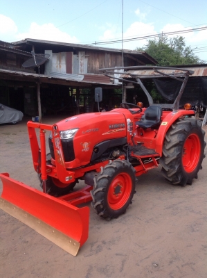 แทรกเตอร์คูโบต้า 4708 สภาพดีมากสวยเดิมๆ มีผานดันหน้า และ โรตารี่