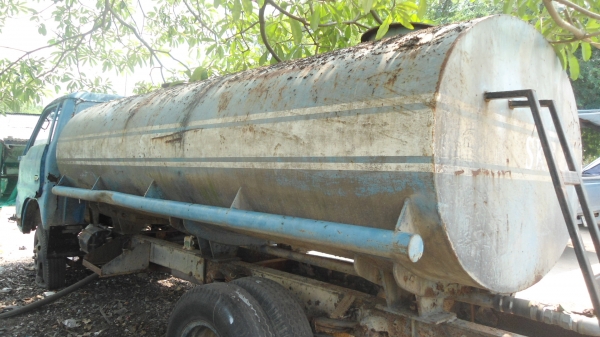 ขายถังน้ำ  ครับสภาพดี ใส่6ล้อนะครับ