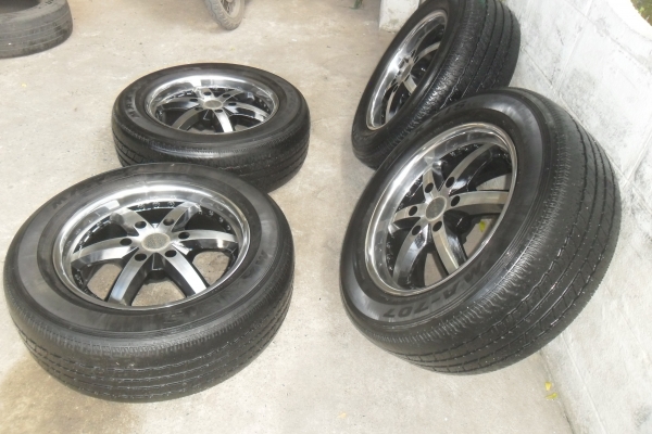 ล้อแม็ก 17นิ้ว 6รู พร้อมยาง สวยๆ 4 ล้อ ราคา 8300 บาท