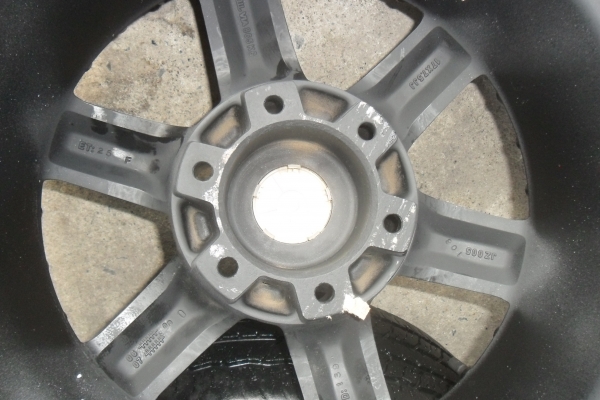 ล้อแม็ก 17นิ้ว 6รู พร้อมยาง สวยๆ 4 ล้อ ราคา 8300 บาท