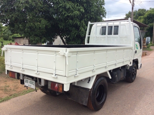 ISUZU 6ล้อNKR ปี 2012  (หัวการ์ตูน) เครื่อง120แรง (ฝาขาว) พวงมาลัยพาว์เวอร์ กระจกไฟฟ้า แอร์ วิทยุ เทป เครื่องดี ครัทซีสวย พื้นปูเหล็ก ยางดีทุกเส้น (เสริมแหนบพร้อมใช้งาน) ขาย 350,000 บาท (ศุภากร 081-1903107 , 081-4252943)