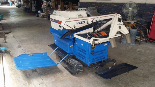 รถนวดข้าวเดินตาม เก่าญี่ปุ่น ISEKI รุ่น HMG60  สภาพสวยพร้อมใช้งาน  นวดข้าวเร็ว ง่าย เคลี่อนย้ายง่าย