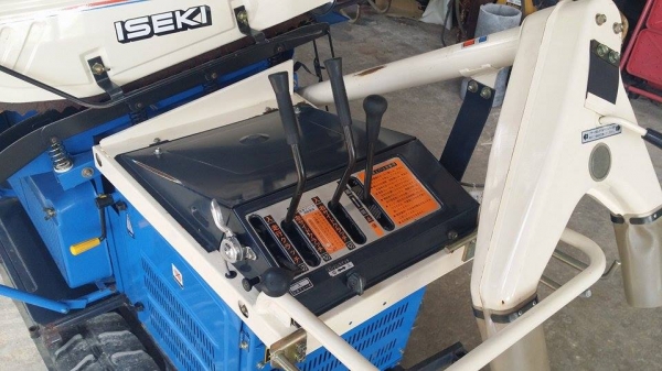 รถนวดข้าวเดินตาม เก่าญี่ปุ่น ISEKI รุ่น HMG60  สภาพสวยพร้อมใช้งาน  นวดข้าวเร็ว ง่าย เคลี่อนย้ายง่าย