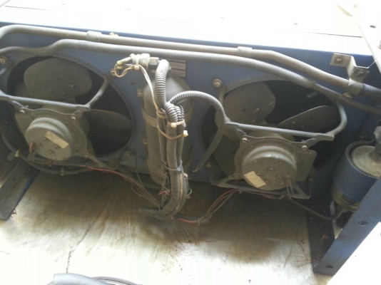 ขายตู้ห้องเย็น ติดหลังรถ พร้อมตัวทำความเย็น ขนาด ยาว 14 ฟุต กว้าง 6 ฟุต สูง 6 ฟุต