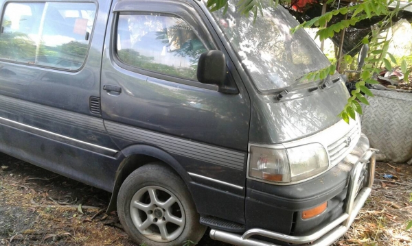 ขายรถตู้หัวจรวด พร้อมใช้งาน