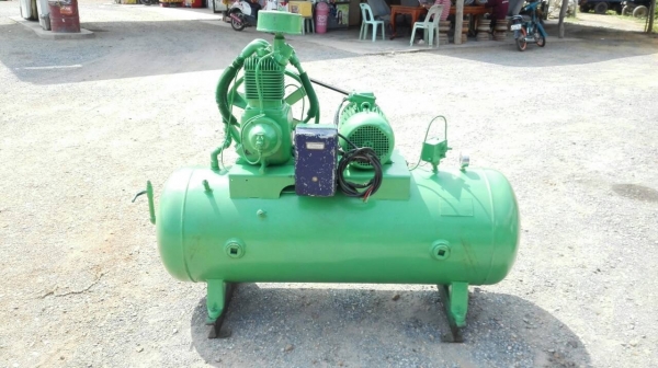 Sell>> ปั้มลม Champions USA. 5 HP. 380V. 300 Lite. สวย สด แน่น พร้อมใช้งาน!!