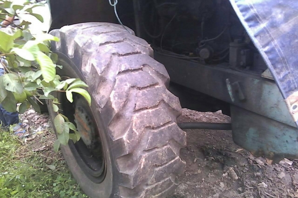 ขายรถตักล้อยาง CAT 922 เลี้ยวล้อหลัง ราคา 250000