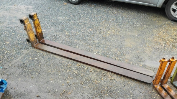 ****** Sold Out!! ****** งาโฟล์คลิฟ 5 ตัน. งายาว 210 cm. สภาพสวย พร้อมใช้งาน!!