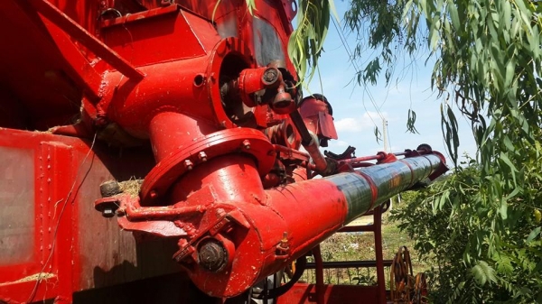 ขายรถเกี่ยวข้าว ศักดิ์พัฒนา ช่วงล่าง10 เครื่อง6HH1 230เทอร์โบว์ ปั๊มไดกิ้น23 เฟรมสวย ลูเลอร์ครบ หน้าเกี่ยว3เมตร ดูรถทำงานได้เลย ขึ้นตู้ใหม่ อุ้ม2.5ตัน