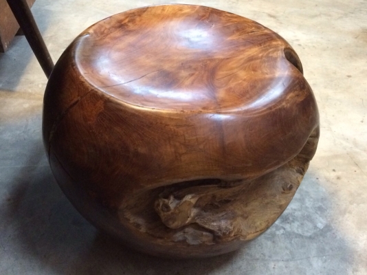 ขายก้อนรากไม้ปุ่มไม้สักเก่าโบราณ ขนาดเส้นรอบวง 1.5 เมตร ตันๆ หนักๆ