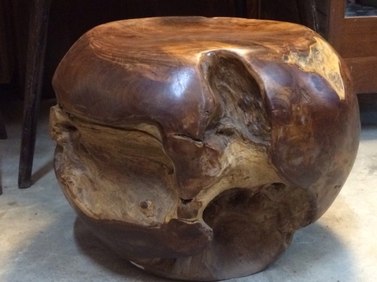 ขายก้อนรากไม้ปุ่มไม้สักเก่าโบราณ ขนาดเส้นรอบวง 1.5 เมตร ตันๆ หนักๆ