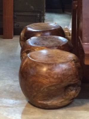 ขายก้อนรากไม้ปุ่มไม้สักเก่าโบราณ ขนาดเส้นรอบวง 1.5 เมตร ตันๆ หนักๆ