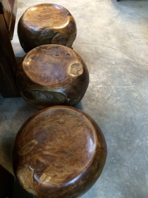 ขายก้อนรากไม้ปุ่มไม้สักเก่าโบราณ ขนาดเส้นรอบวง 1.5 เมตร ตันๆ หนักๆ