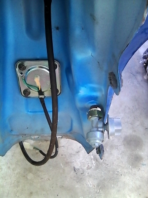 ขายถังน้ำมัน  z one ruka   ราคา 500 บาท สวยๆ พร้อม ก๊อก