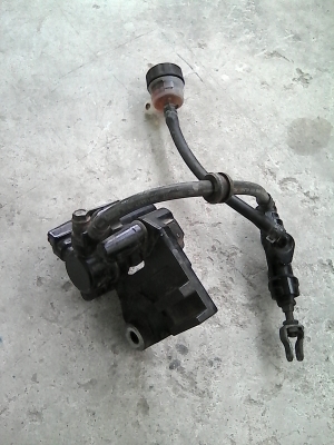 ขายปั้มดิส หลังบนล่าง ราคา 400 บาท ผ้าเบรคเหลือเยอะ