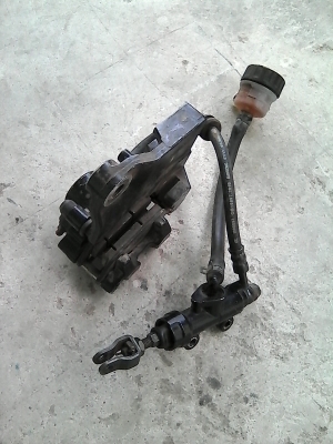 ขายปั้มดิส หลังบนล่าง ราคา 400 บาท ผ้าเบรคเหลือเยอะ