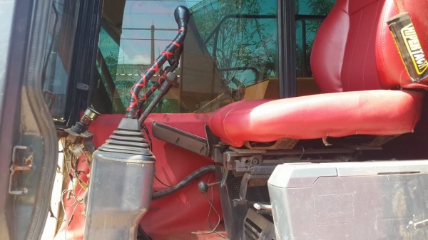 ขายรถขุดแบ็คโคKOMATSU PC100-5 หน้าจอ เอวดี บูมสวยเดิม เฟรมสวย ระบบใช้งานปกติ เอกสารอินวอยซ์ท่าเรือ ช่วงล่างดี ทำงานไม่โหลด เครื่องฟิต แอร์เย็น พร้อมลงลุยงาน