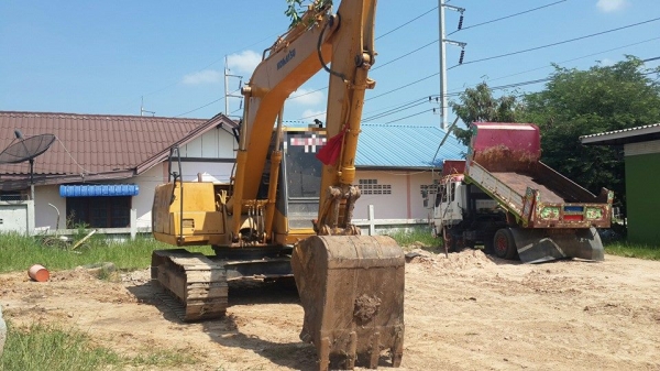 ขายรถขุดแบ็คโคKOMATSU PC100-5 หน้าจอ เอวดี บูมสวยเดิม เฟรมสวย ระบบใช้งานปกติ เอกสารอินวอยซ์ท่าเรือ ช่วงล่างดี ทำงานไม่โหลด เครื่องฟิต แอร์เย็น พร้อมลงลุยงาน