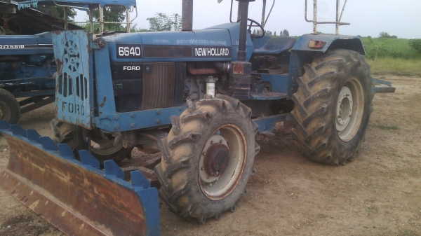 ขายรถไถFORDรุ่น6640คานหน้า NEWHOLLAND  พร้อมโอน