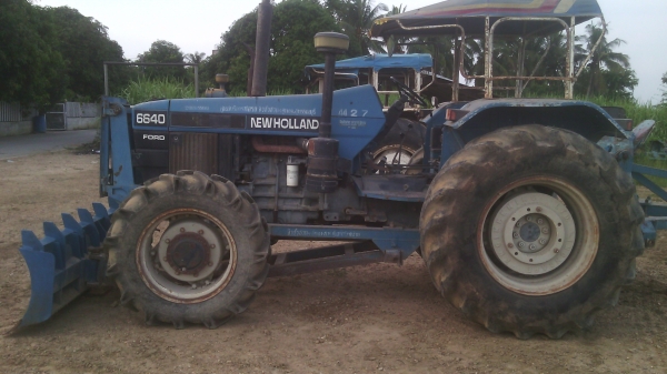 ขายรถไถFORDรุ่น6640คานหน้า NEWHOLLAND  พร้อมโอน