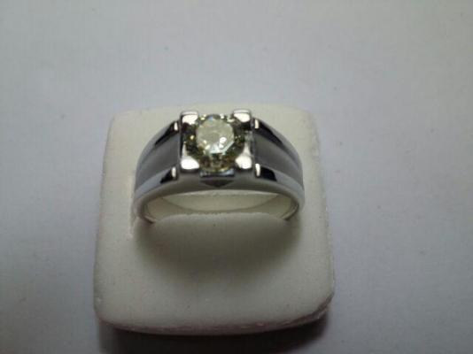 แหวนเงินเพชรสีน้ำมันกาด