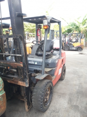 ขายรถ toyota รุ่น 8 ขนาด 3 ตัน ดีเซล เกียร์ ออโต้ ล้อหน้าคู่