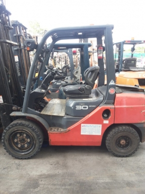 ขายรถ toyota รุ่น 8 ขนาด 3 ตัน ดีเซล เกียร์ ออโต้ ล้อหน้าคู่