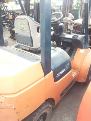 ขายรถ toyota รุ่น 7 ขนาด 2.5 ตัน ดีเซล เกียร์ ออโต้ ล้อหน้าคู่