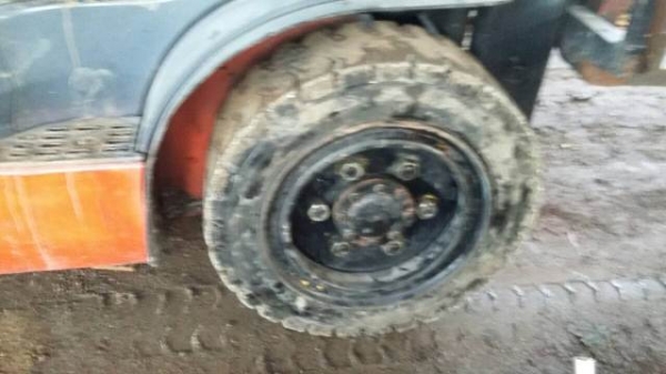 โฟล์คลิฟท์ 3 ตัน งายาว 2 ระบบ ยี่ห้อ TOYOTA รุ่น 8